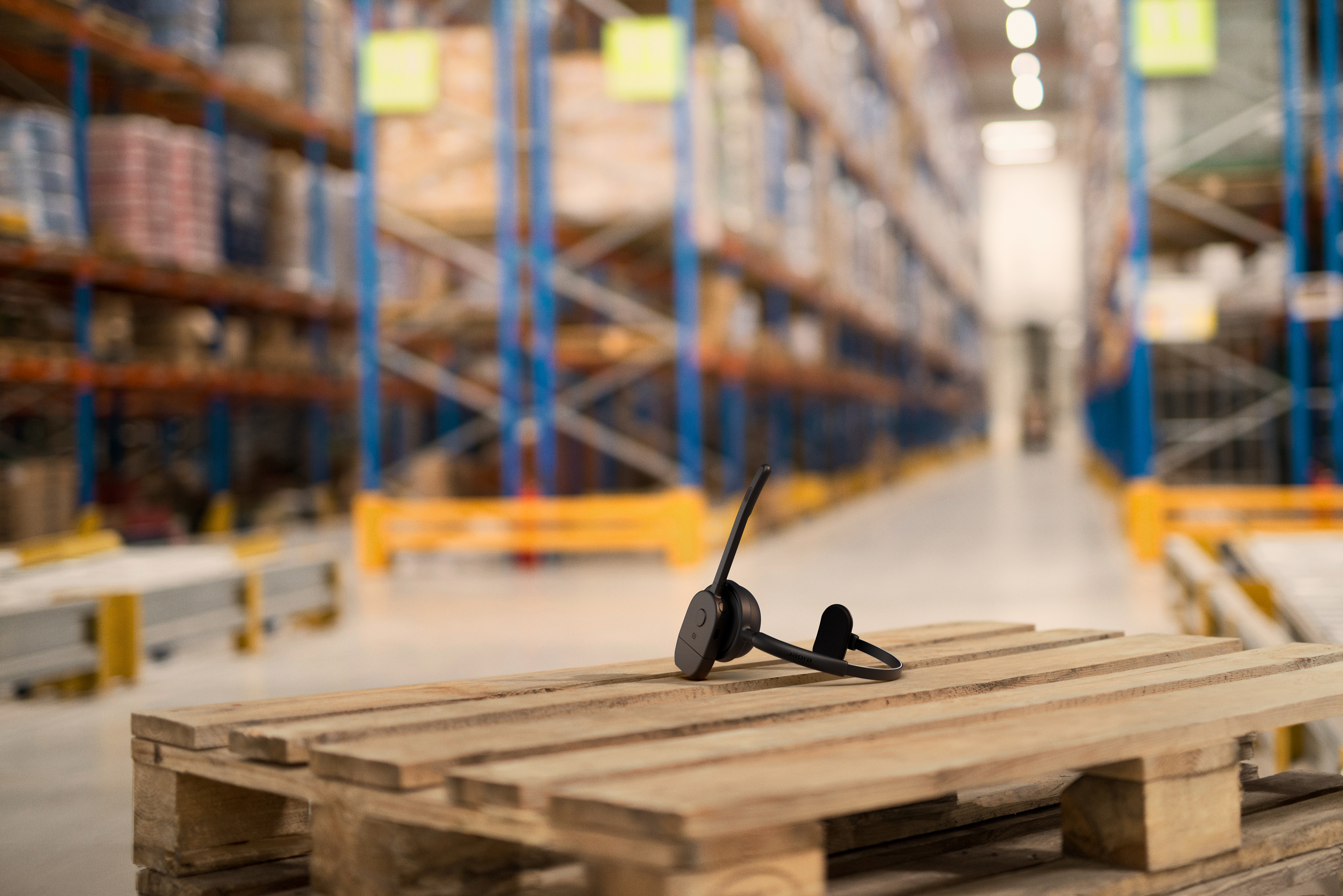 With just the touch of a button, associates can access popular Push-to-Talk apps on their handheld device for instant, hands-free communication from warehouse to checkout.