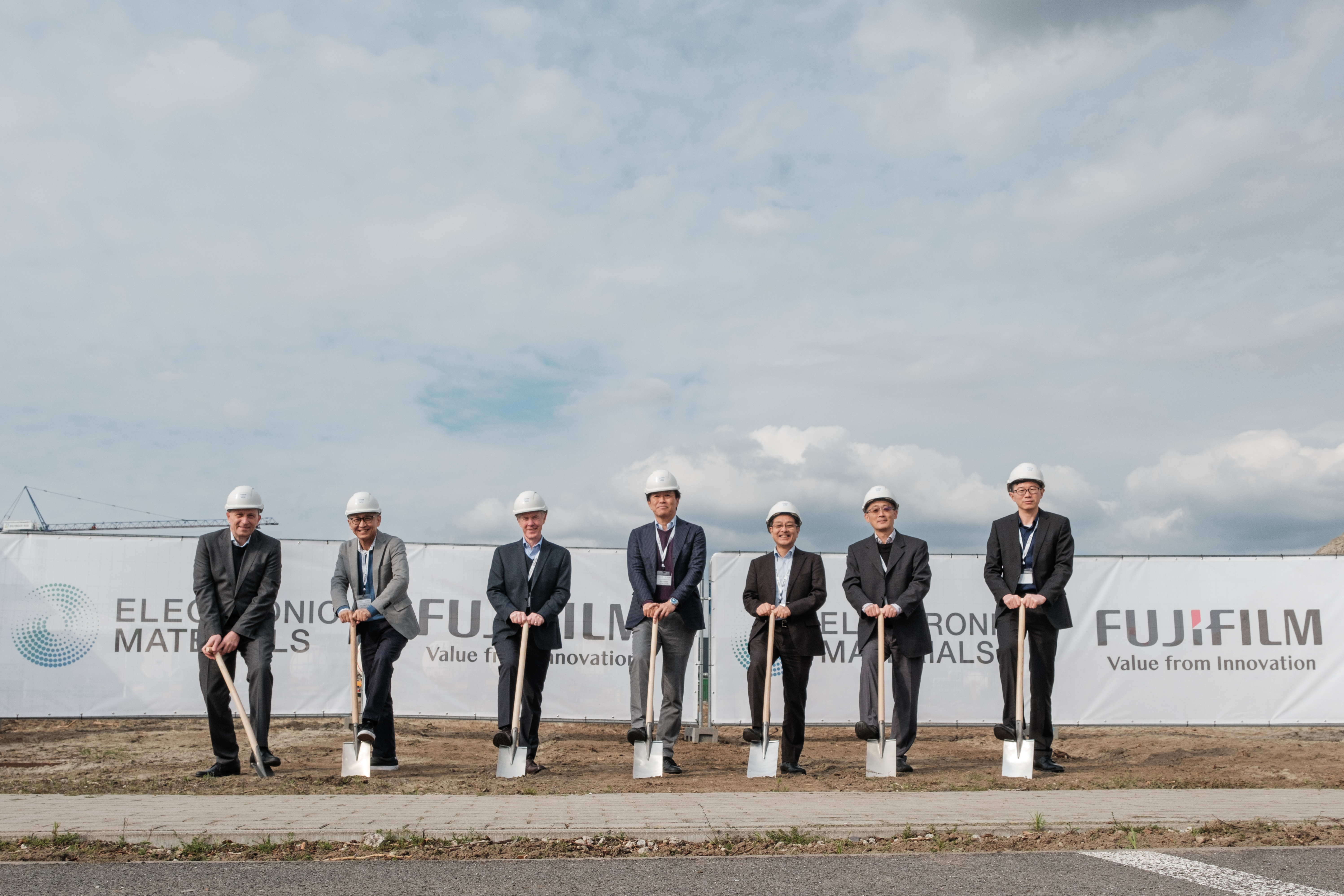 Electronic Materials Leadership Team joins at the ground breaking ceremony of the electronic materials production site in Belgium