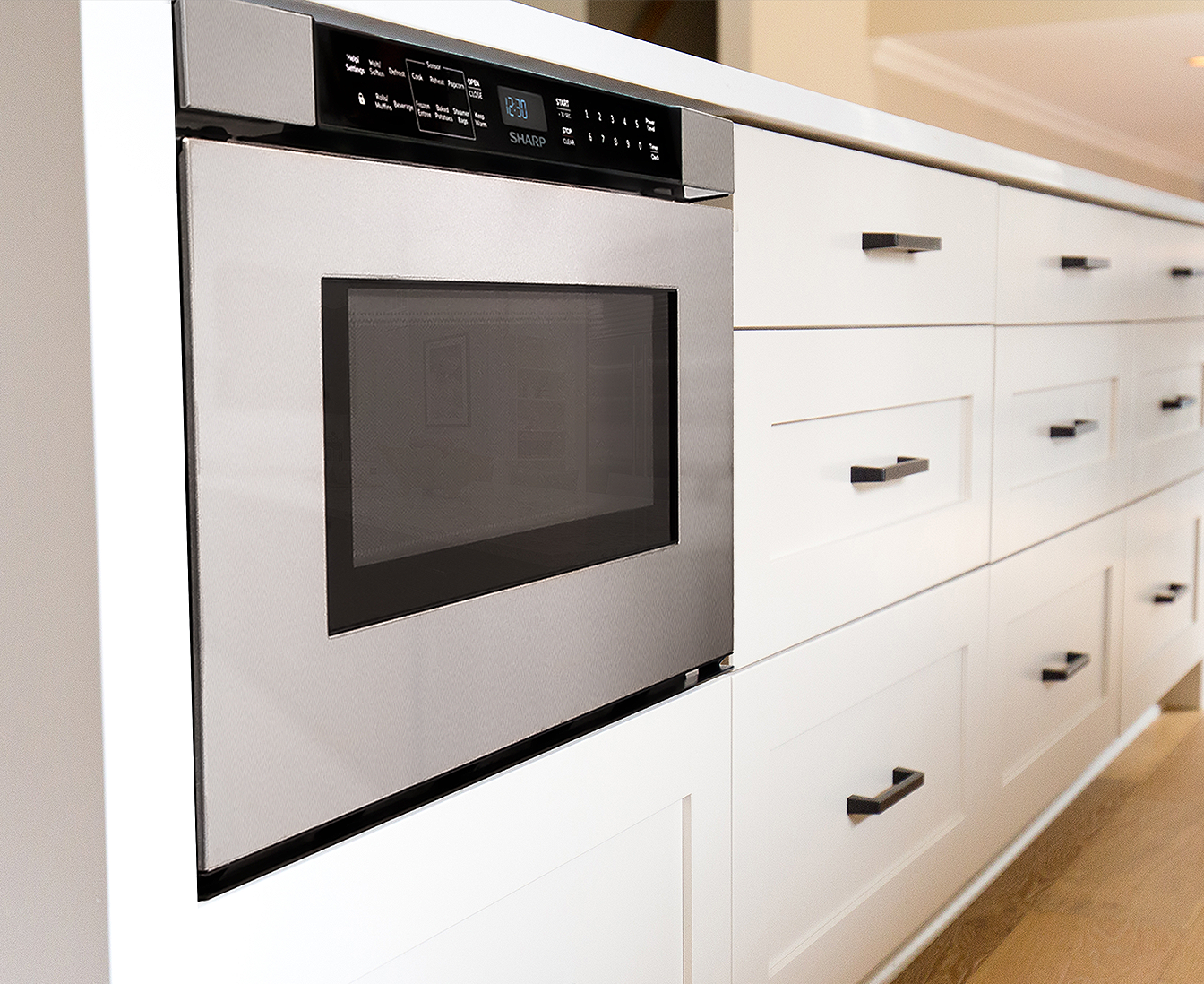 Le tiroir à micro-ondes SMD2443JSC Microwave Drawer™ avec cuisson par capteur constitue notre prochaine étape dans l’avancement de la cuisine moderne 