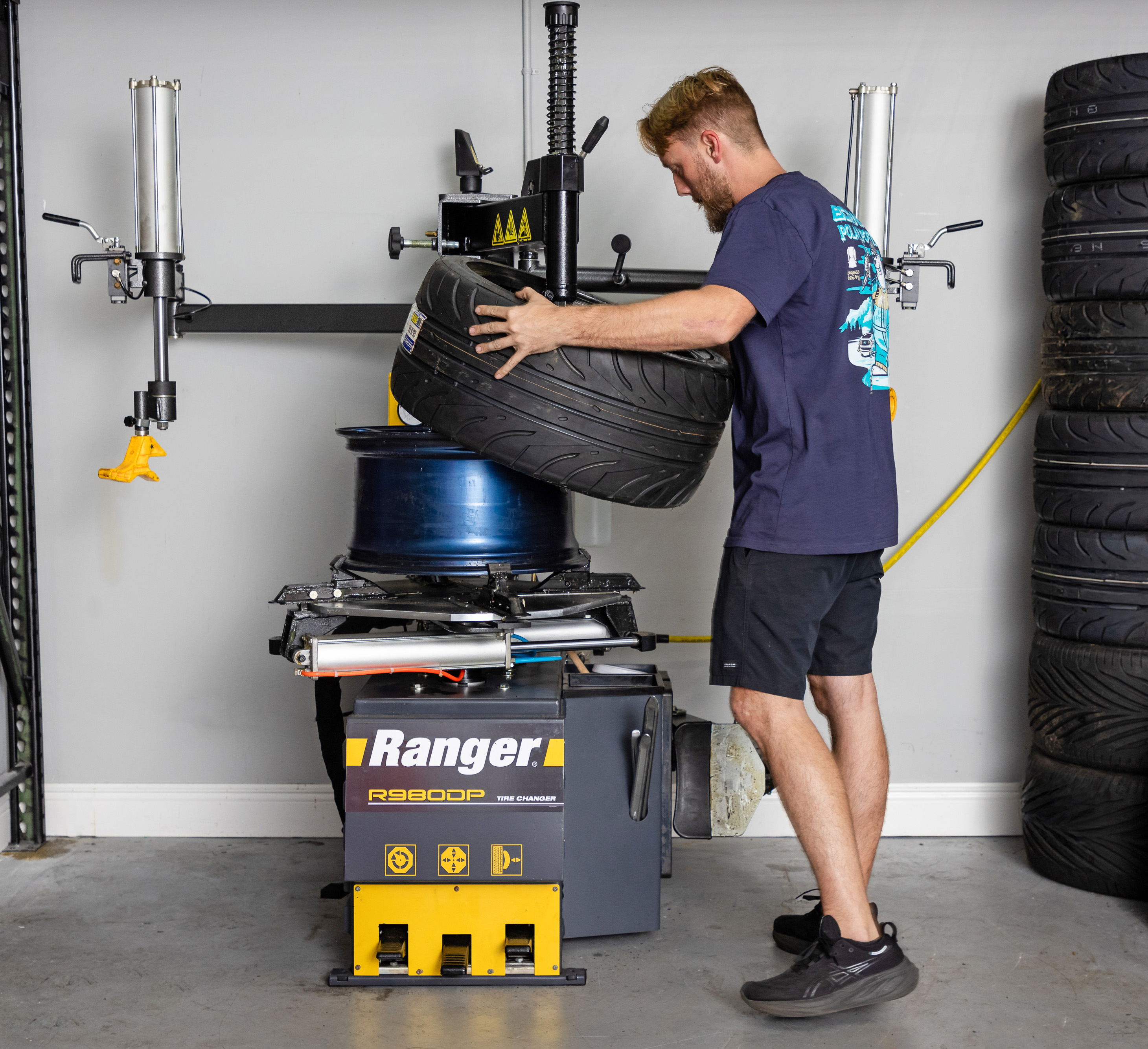 Using a Ranger R980DP Tire Changer