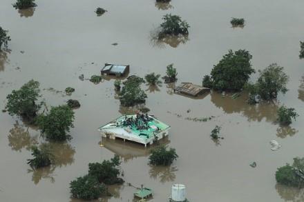 People Stranded on Rooftop in Mozambique