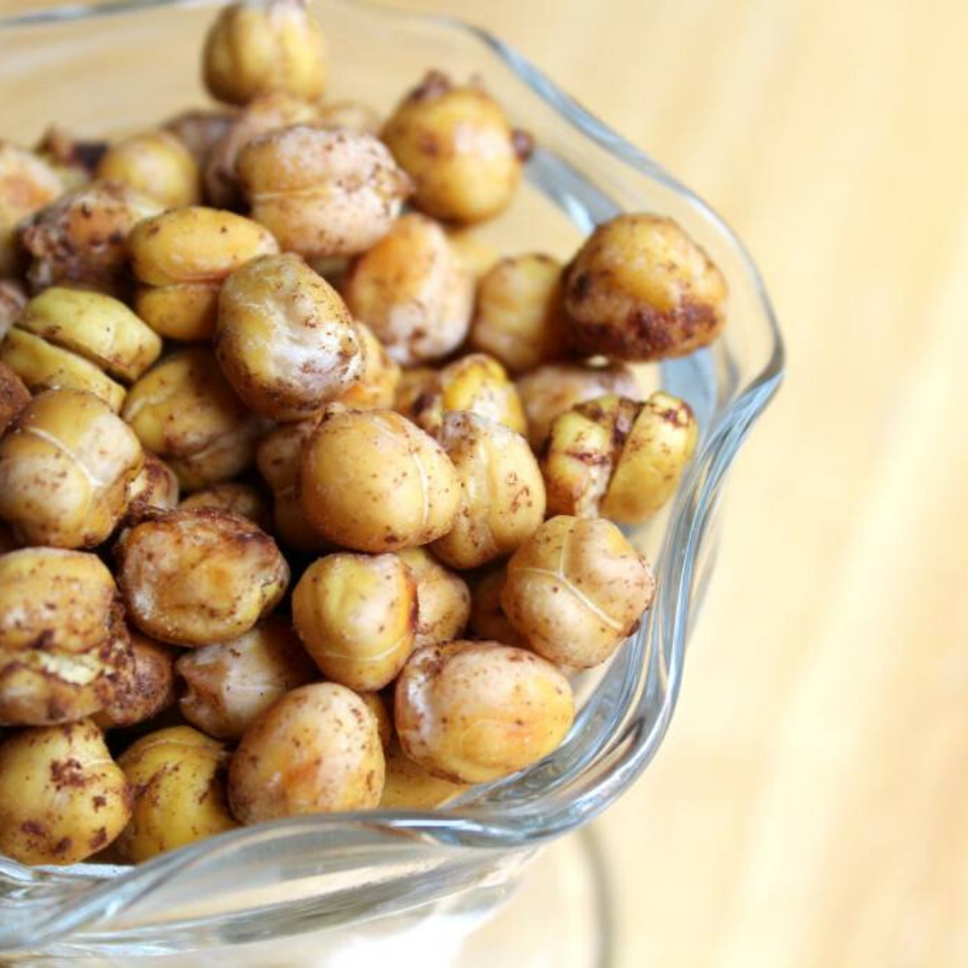 A healthy Christmas snack of crunch cinnamon chickpeas!