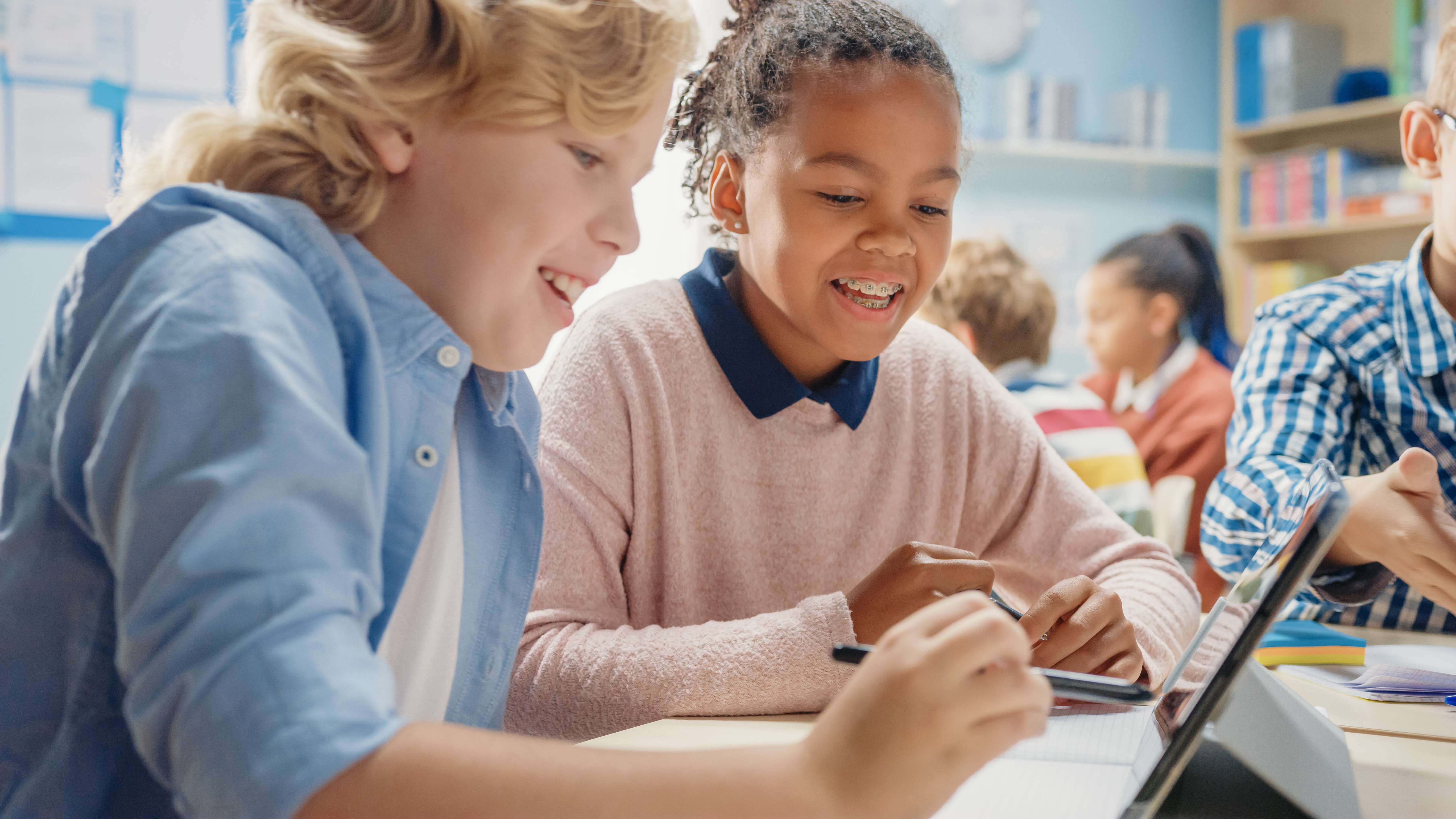 Hands-on classes for kids of all skill levels between ages 5-14 to code on a Galaxy Tab S8, Galaxy Z Fold4 and Galaxy S23 Ultra.