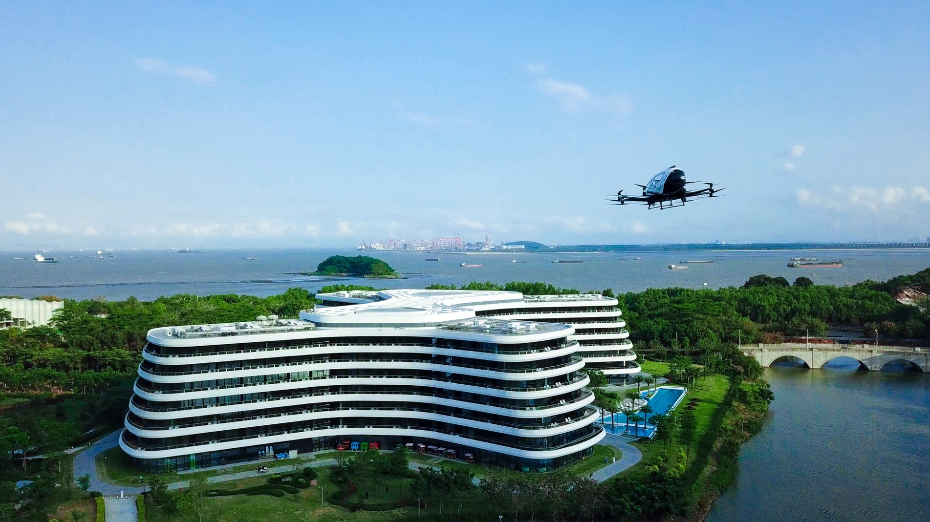 EHang Joins Hands with LN Holdings in Building the World's First "UAM" Theme Hotel