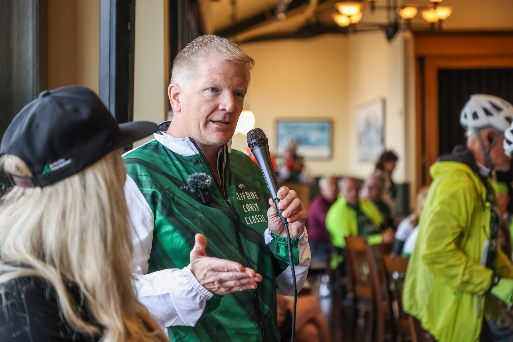 2022_9_10 - AF CEO Steven Taylor speaks to CCC riders before start_credit John Dlugolecki