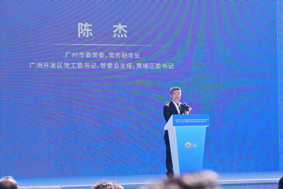 Mr. Jie Chen, Standing Committee Member of Guangzhou Municipal Committee, Executive Vice Mayor of Guangzhou, and Secretary of Huangpu District Committee, delivered a speech at the flight demonstration event in Guangzhou.