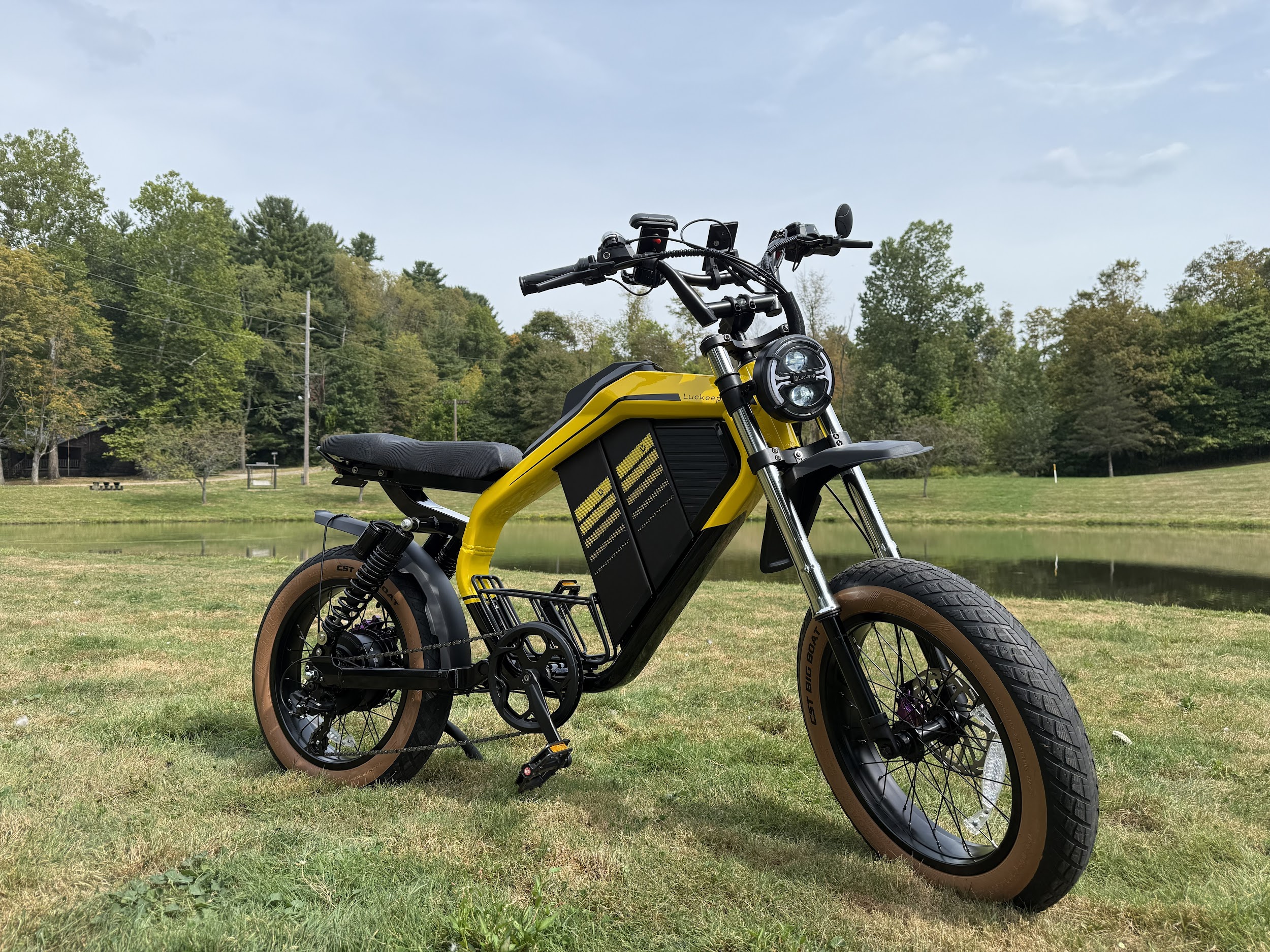Full side view of the Luckeep M5 Max electric moped eBike