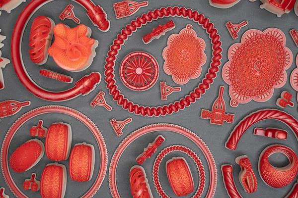 3d-systems-visijet-wax-jewel-red-material-jewelry-on-plate-00331-300ppi