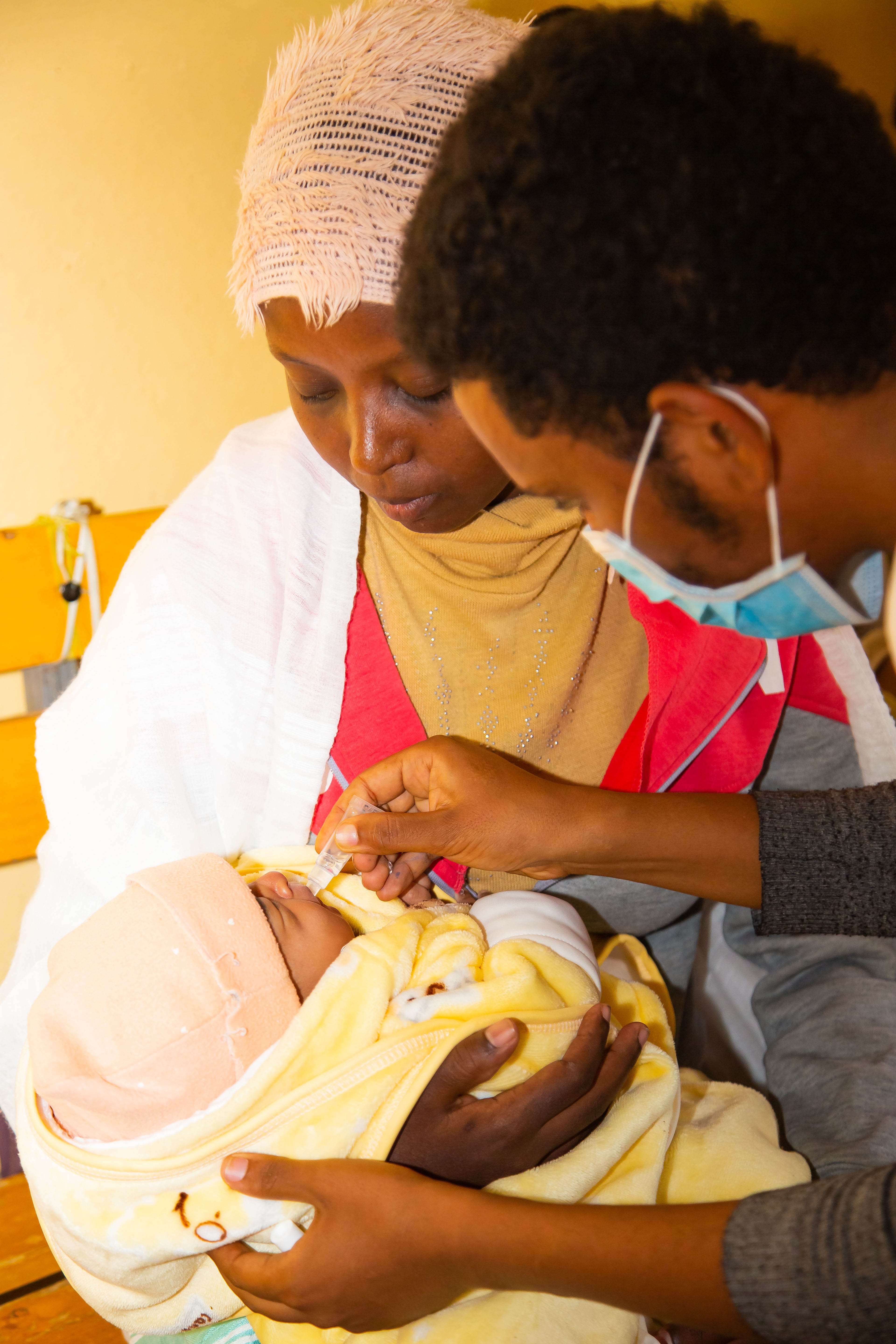 A midwife from UNFPA and the Ethiopian Red Cross Society (ERCS) supporting the child vaccination scheme in Shire, Tigray. Photo by © UNFPA Ethiopia - Paula Seijo.
