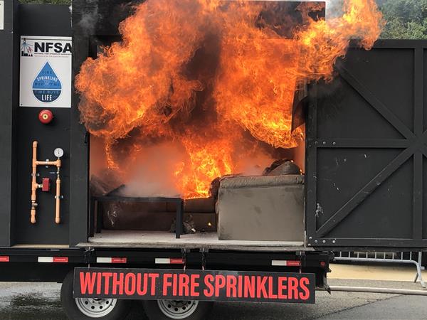 The room without fire sprinklers reaches flashover in under 3 minutes!