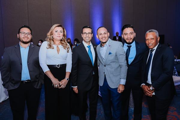 Jairo Gonzalez na reunião de amizade entre El Salvador e Israel com convidados de honra.