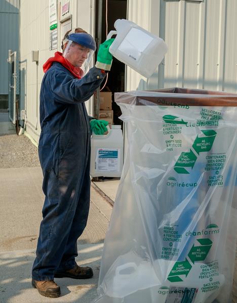 Recyclage de contenants de pesticides et de fertilisants vides