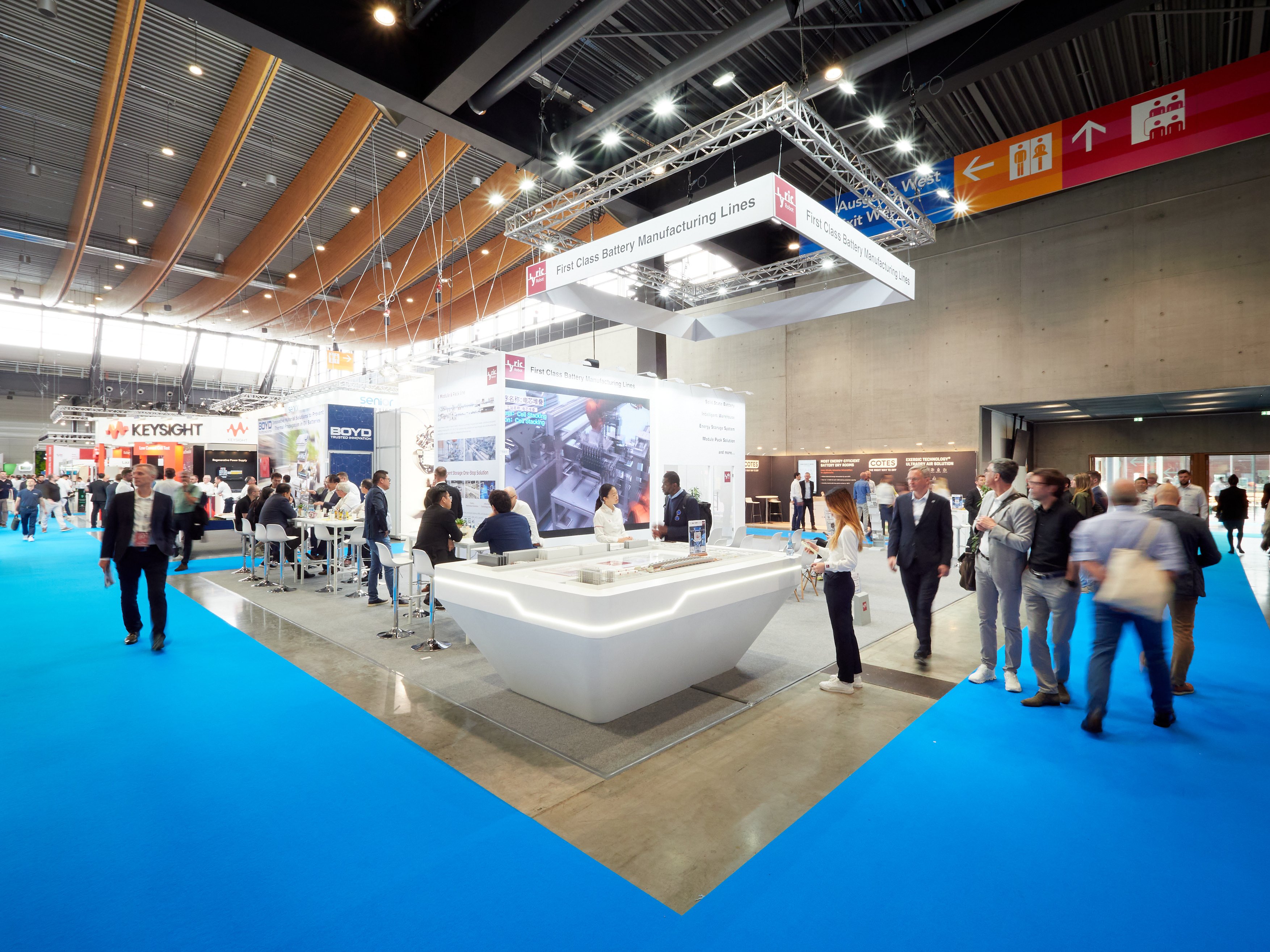 Show floor at The Battery Show Europe 2025 with blur effect. 