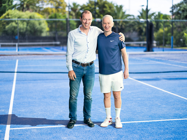 Tamas Szabo, CEO del Grupo Pepperstone;John McEnroe, Embajador Mundial del Tenis de Pepperstone