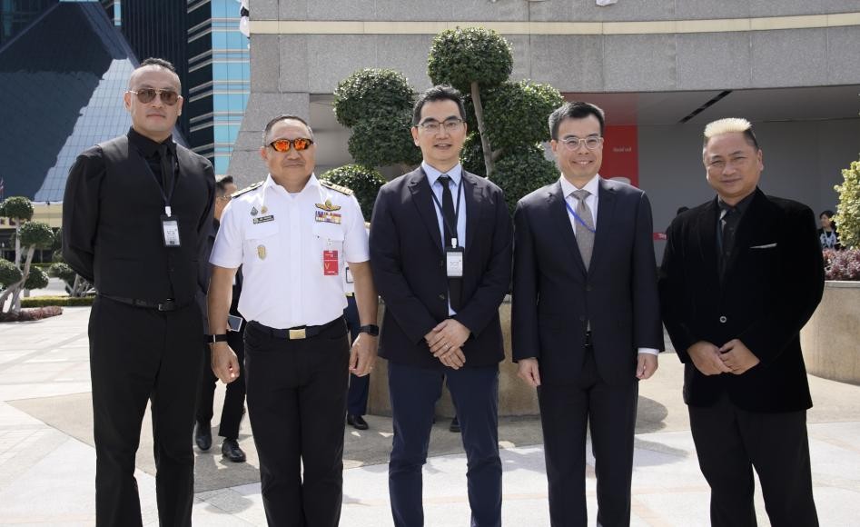 (Image: EHang (third from left), DG of CAAT, Air Chief Marshal Manat Chavanaprayoon (second from left), and DG of SCAA Han Kok Juan (second from right) during the event in Thailand.)