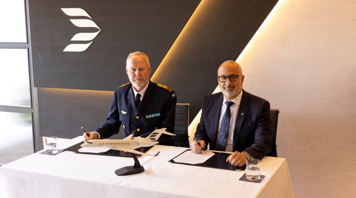 Brigadier General Carl-Frederik Edström, Director of the Air and Space Systems Division at FMV, and Paul Sislian, Executive Vice President, Aircraft Sales and Bombardier Aftermarket Services, participated in an announcement ceremony to commemorate newly signed 10-year SSA