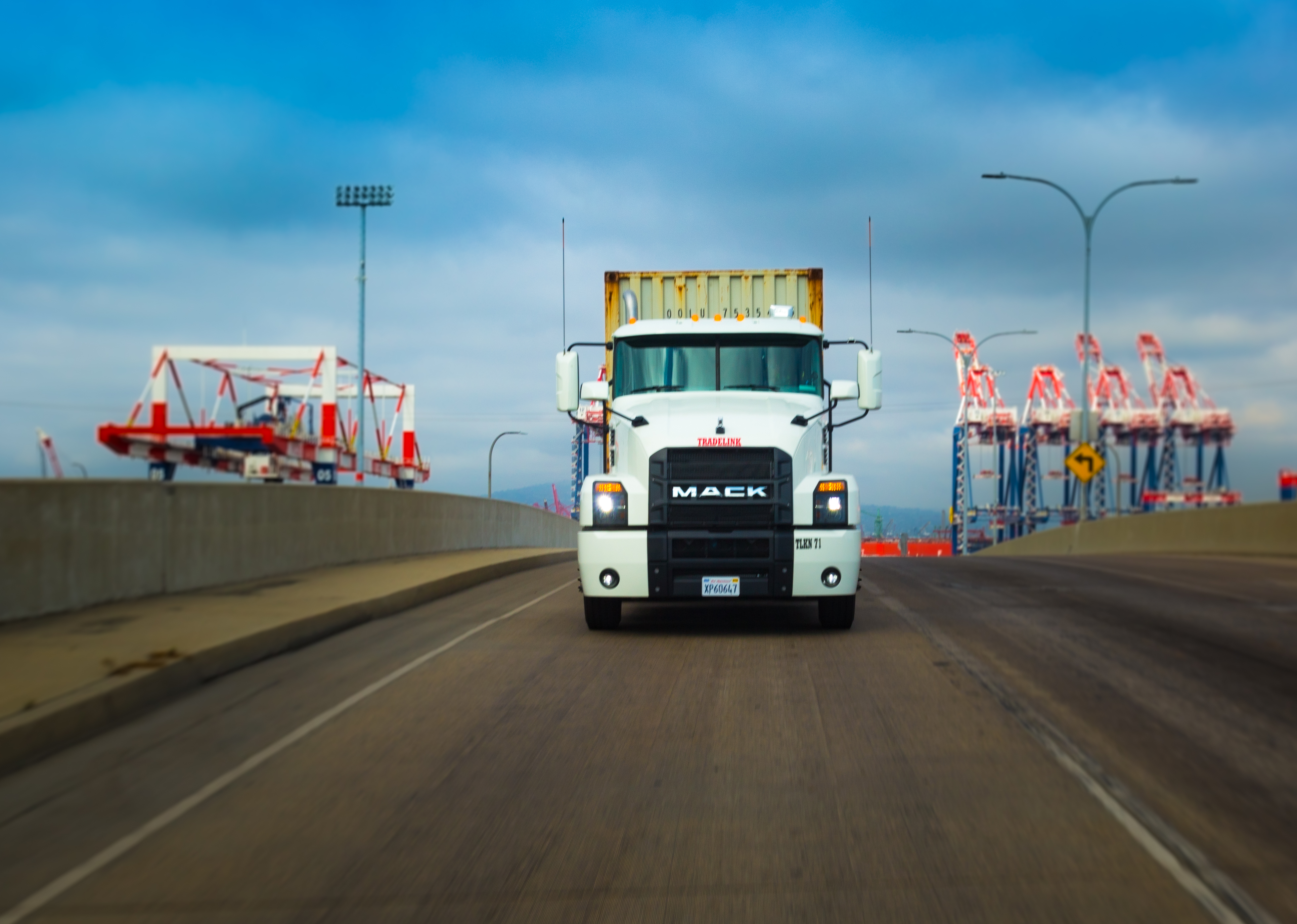 A class-8 CNG-powered Mack Anthem DayCab from Tradelink Transport hauling freight from the San Pedro Bay port complex.