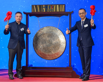 Hengdian Group Chairman, President Xu Yong’an (L) and Nanhua Futures Chairman Luo Xufeng (R) at HKEX