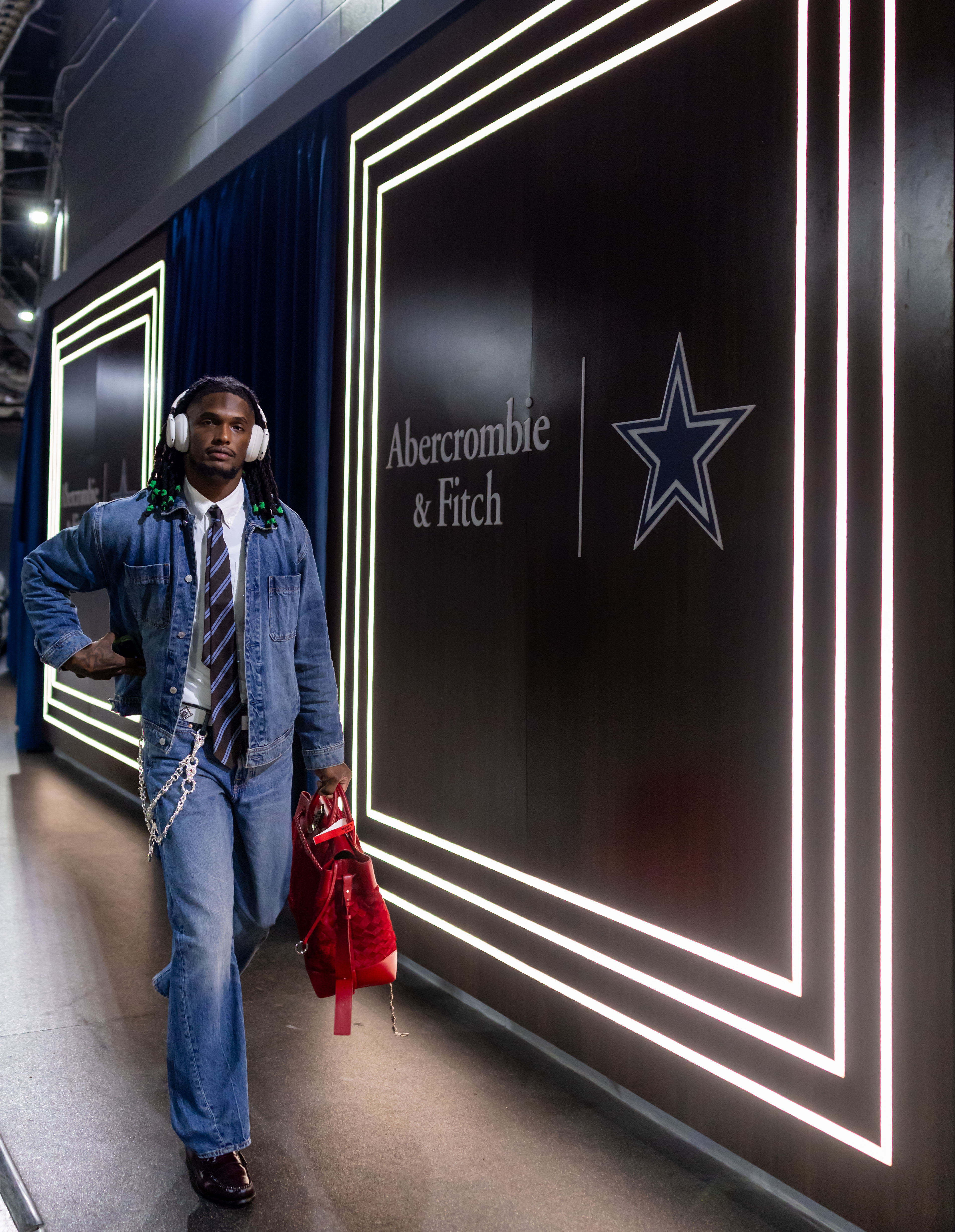 Abercrombie x Dallas Cowboys Tunnel-Walk