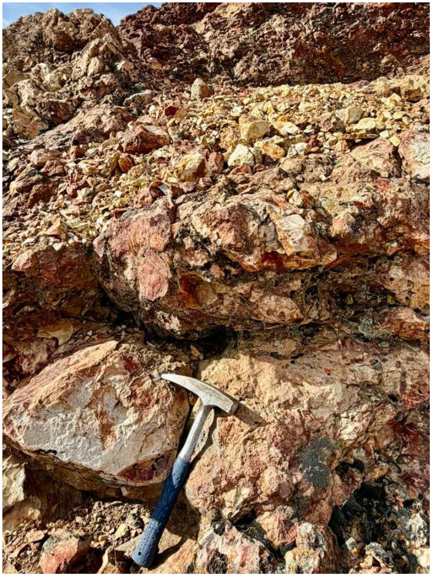 Argillic alteration and silicified crackle breccias 