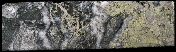 Figura 9 – Mineralización típica de cobre y plata de alta ley en el pozo de perforación CHT-DDH-044 (brecha 8)