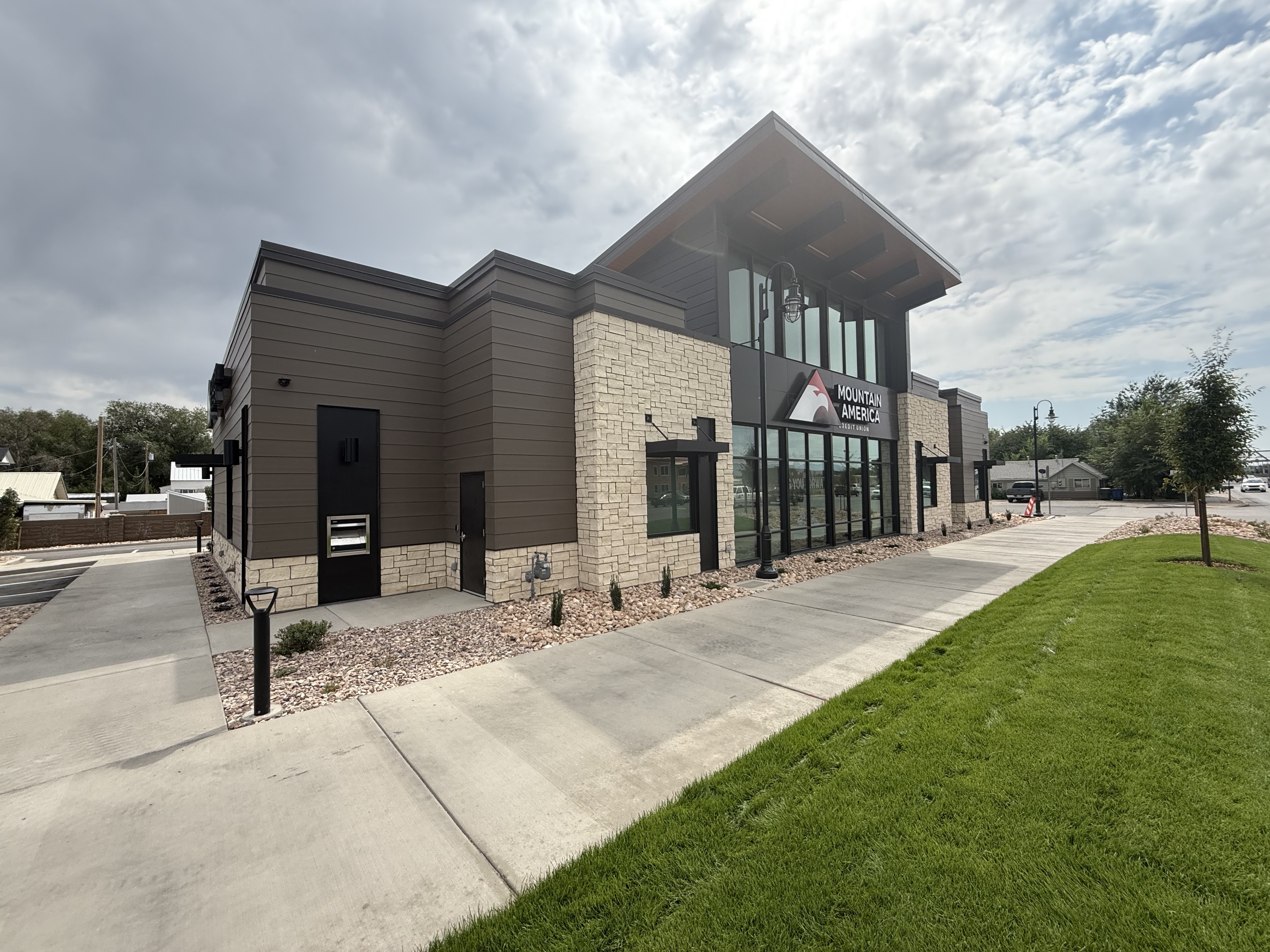 Mountain America Celebrates Grand Opening of  New West Valley Branch: WEST VALLEY, Utah—Mountain America Credit Union is opening its newest branch in West Valley, Utah, with a community celebration planned for October 4, 2025, from 12 p.m. to 2 p.m. The branch is located at 2531 South Redwood Road.
