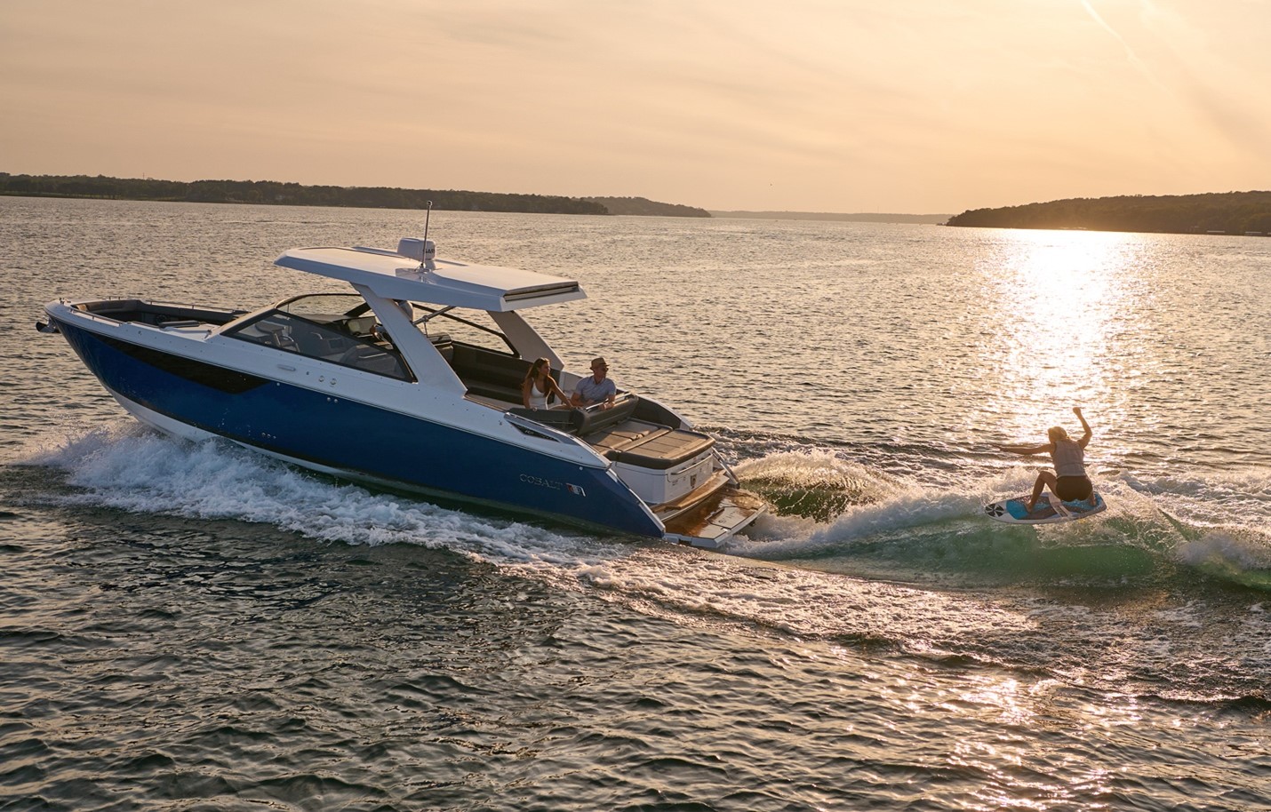 Cobalt Premieres its New R35 Surf Luxury Runabout  At An Exclusive Winter Park, FL, VIP ‘Surf Ride & Drive’ Event