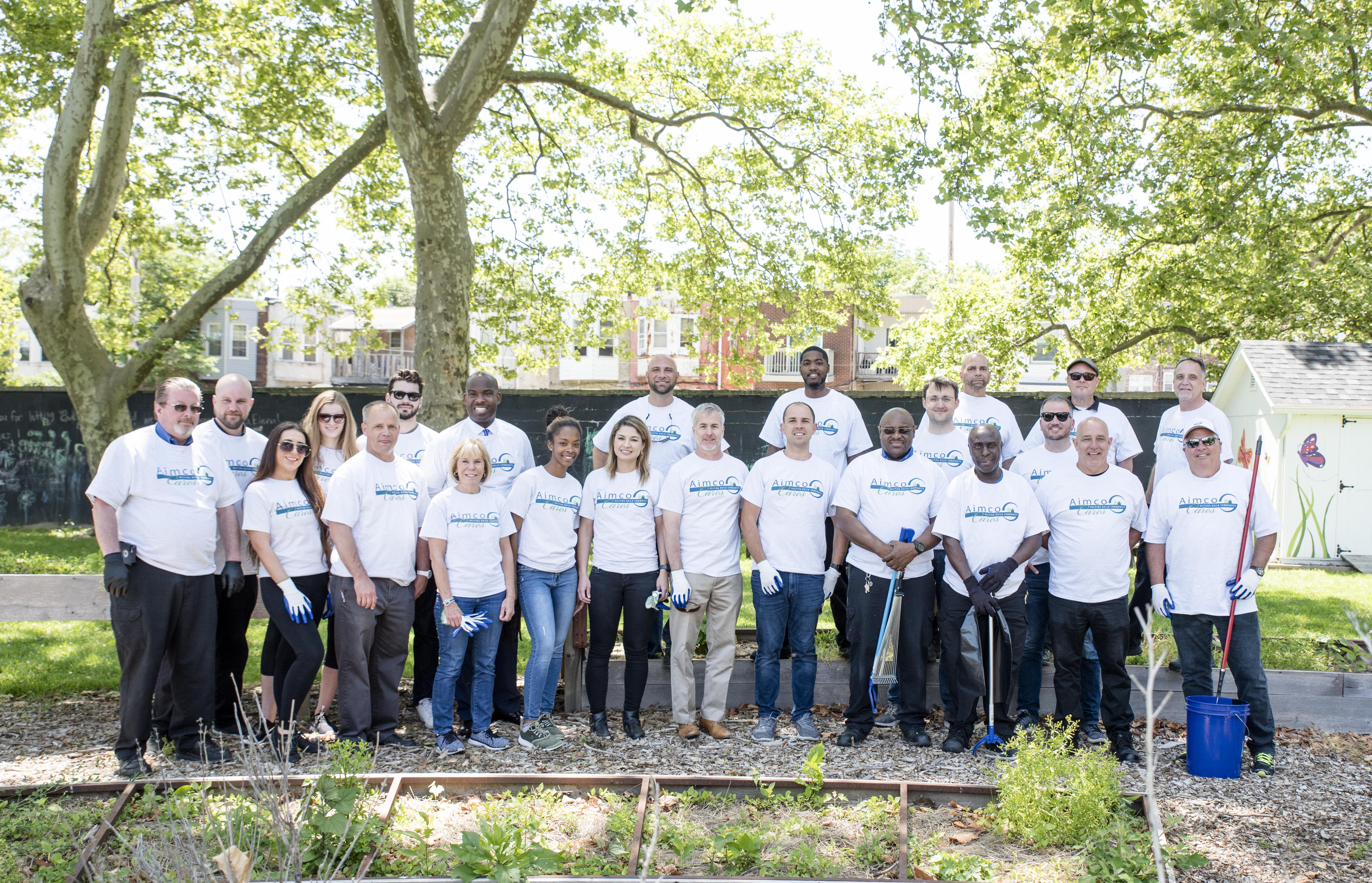 Aimco teammates and Philadelphia Councilmember-At-Large Derek Green beautified the vegetable garden at the Karabots Pediatric Care Center. 