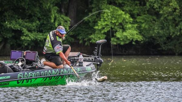 Yamamoto Baits pro Matt Greenblatt of Port St. Lucie, Florida, brought a five-bass limit of largemouth to the Dayton Boat Dock scale weighing 19 pounds, 13 ounces, to vault into the lead after Day Two of the FLW Tour at Lake Chickamauga presented by Evinrude in Dayton, Tennessee. 