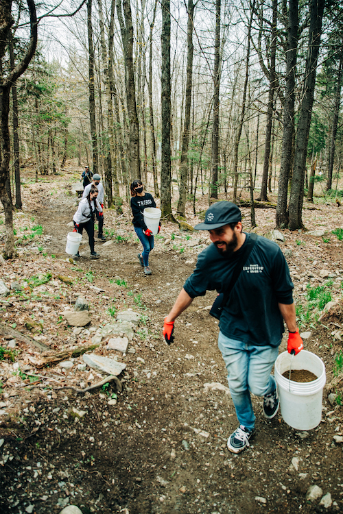 For the “Clean up your trails” project, the GURU Good Crew held several activities in Québec’s mountains during pre-opening weekends at a number of stations.
