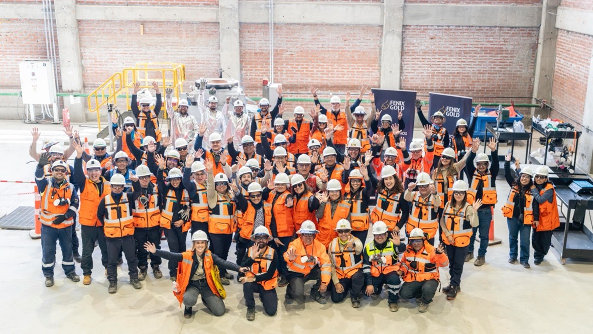The Rio2 and Fenix Gold team celebrating the first official gold pour image