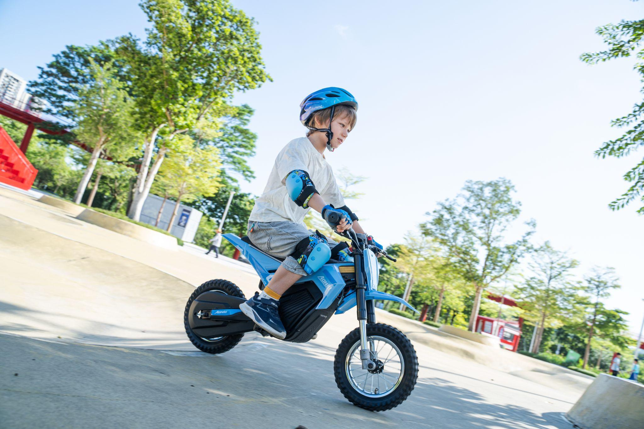AONIU Builds Practical Electric Rides for Adults and Young Adventurers