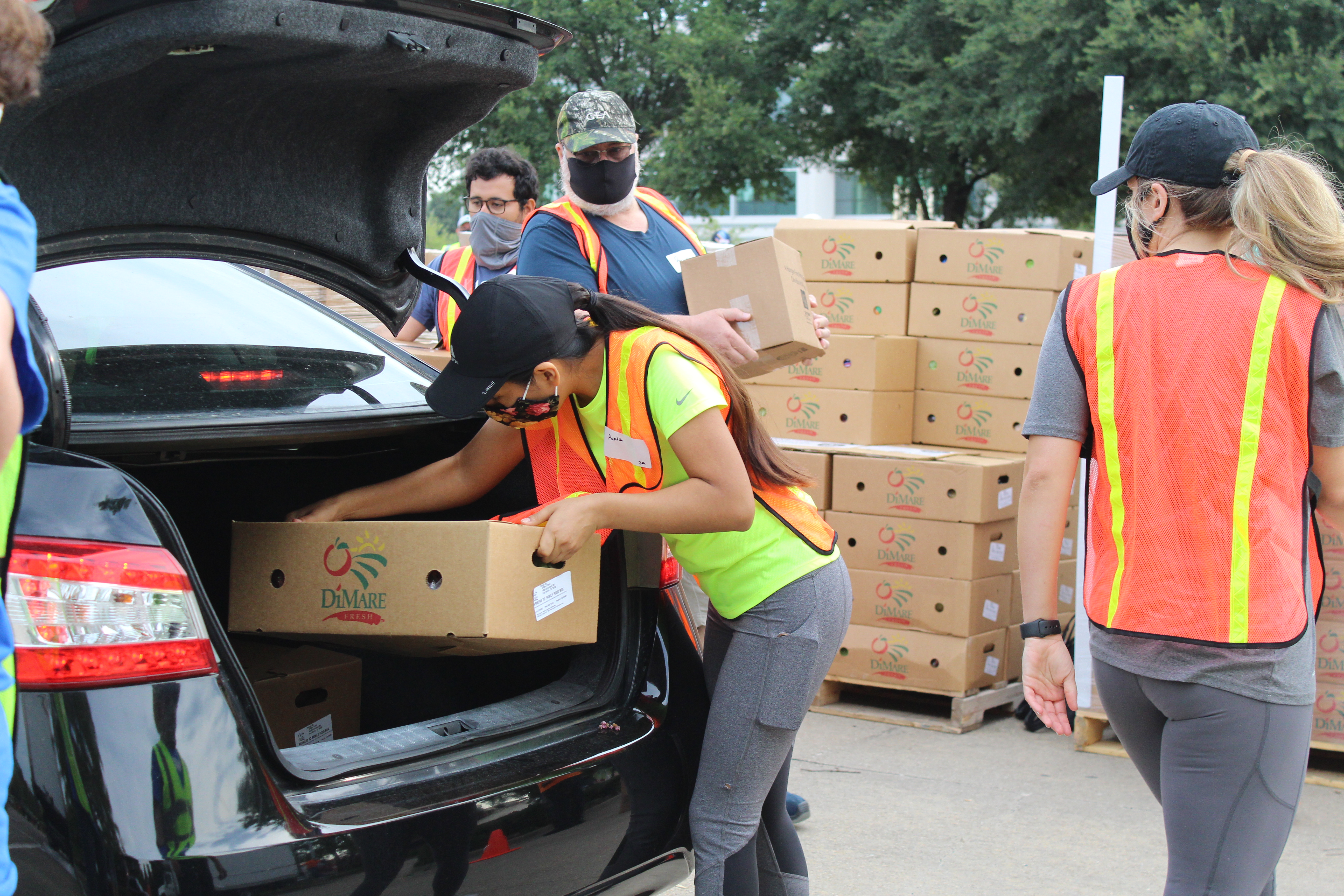 The North Texas Food Bank has increased meal output to meet the increased need across its 13-county service area. Over the past year, food insecurity among North Texans has increased by 25 percent. This reflects a significant rise in those seeking food assistance from the NTFB Feeding Network for the very first time – approximately 40 percent of those served by the organization since the start of the pandemic. These figures reflect the historic increase in hunger across the organization’s 13-county service area. Almost 900,000 North Texans now face immediate and sustained food insecurity.