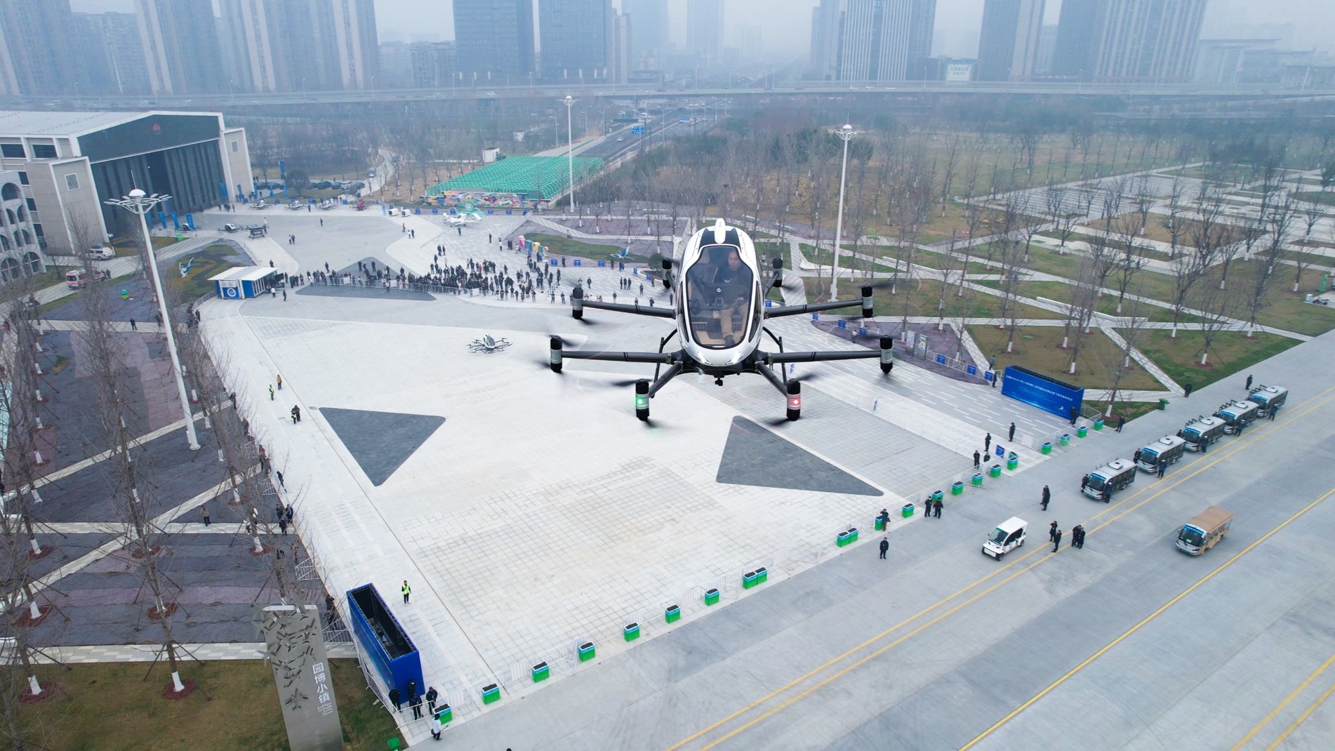 EH216-S completed commercial flight demonstration at Hefei Luogang Central Park.