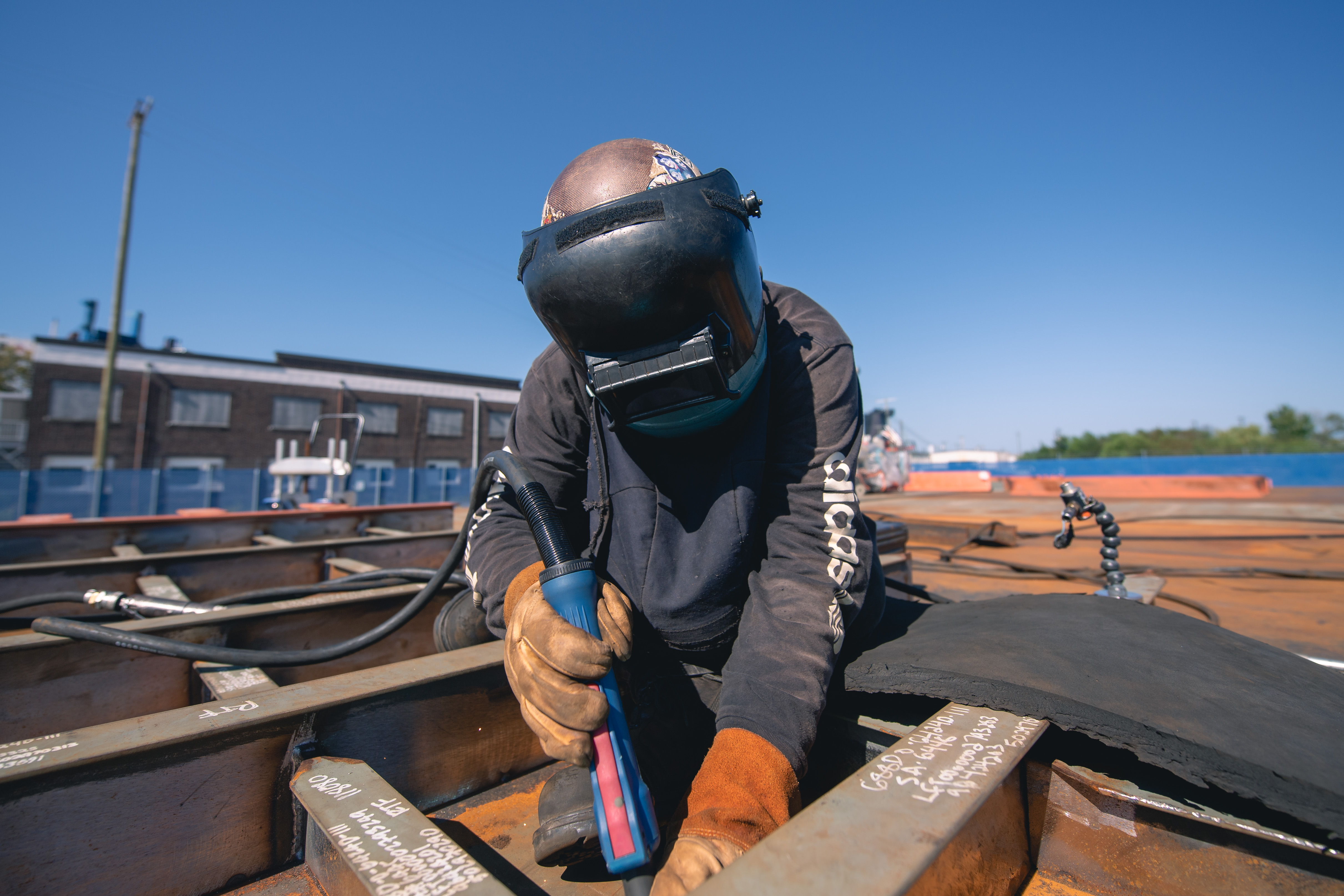 An employee from HII's Newport News Shipbuilding division works at the Norfolk, Virginia, campus. (photo by Ashley Cowan/HII).