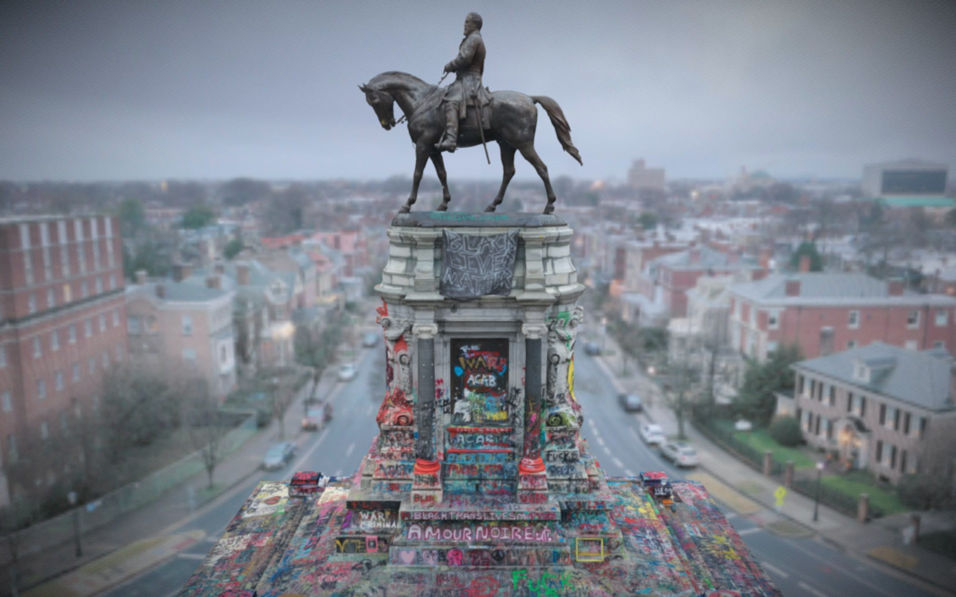 Robert E Lee Monument On Display