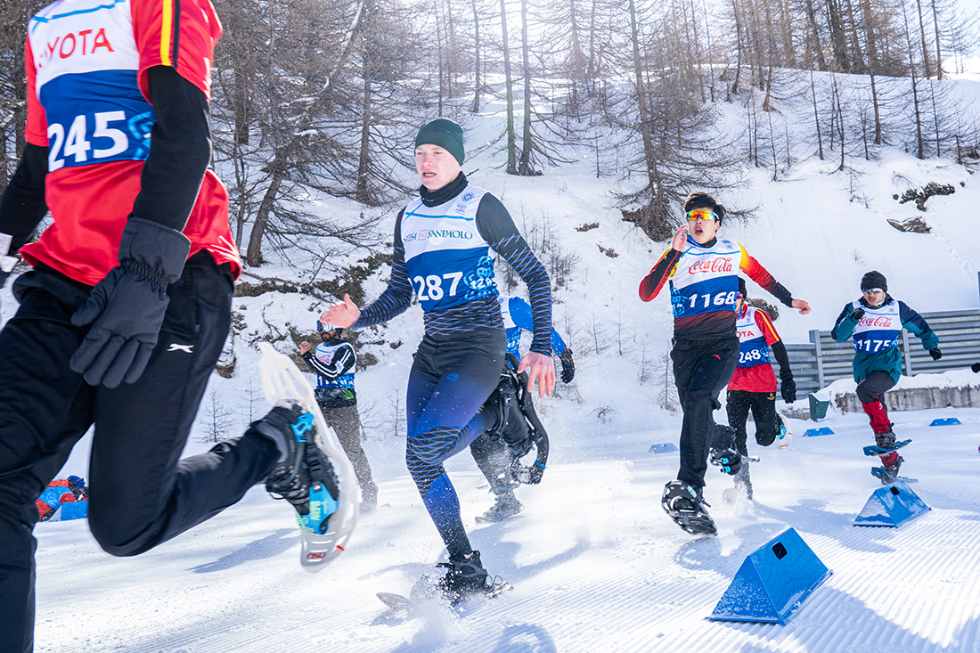 Justas Stumburevicius (Special Olympics Lithuania), Tianze Li (Special Olympics China), Kacper Koszkul (Special Olympics Poland), Robert Molesworth (Special Olympics Isle of Man), and Chen-Wen Feng (Special Olympics Chinese Taipei) race at full speed during the snowshoeing competition at the Special Olympics World Winter Games Turin 2025.Photo by: Pablo Dondero