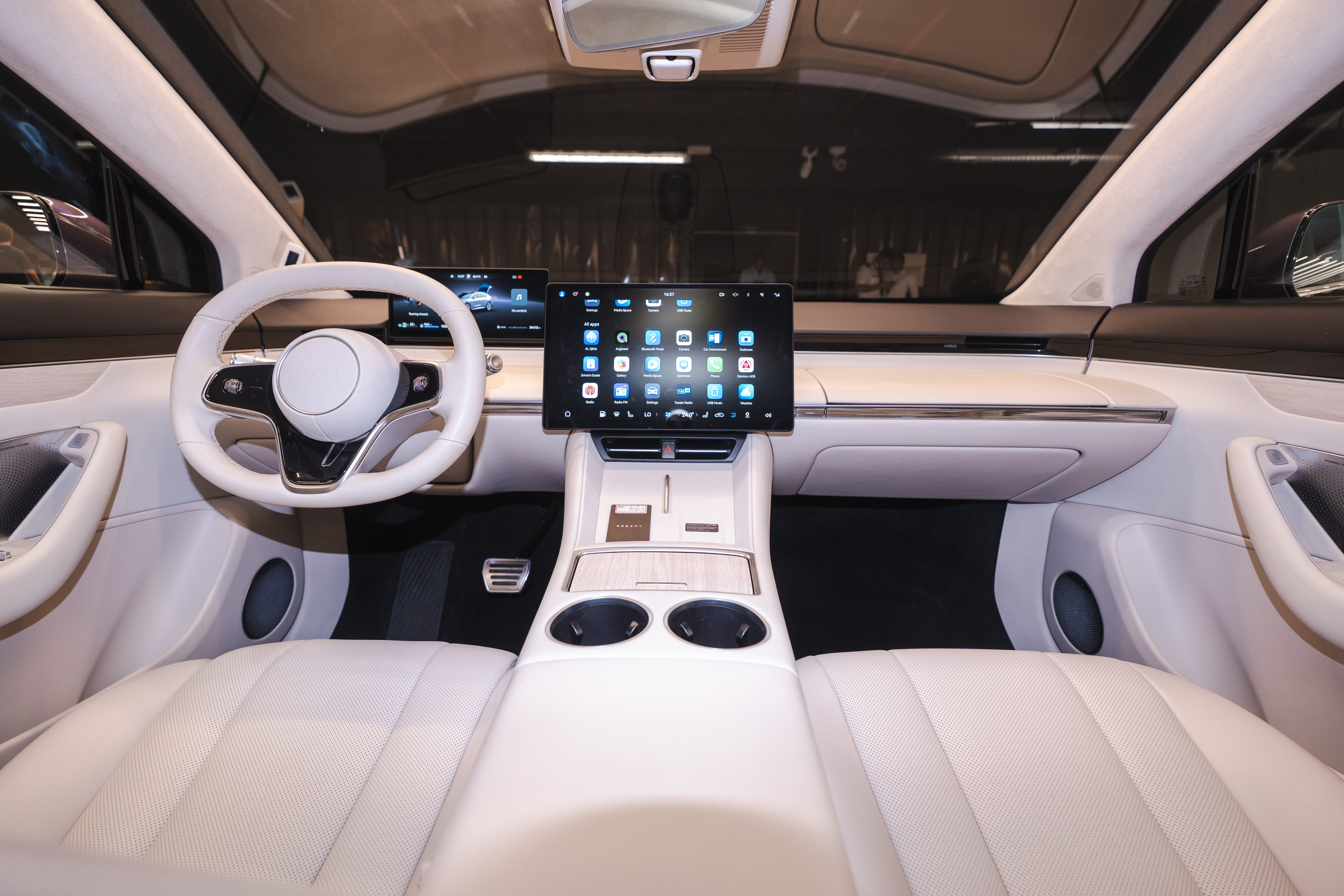 LUXEED Debuts SIVP Advanced Intelligent Parking System Across the Middle East – Full Technical Breakdown