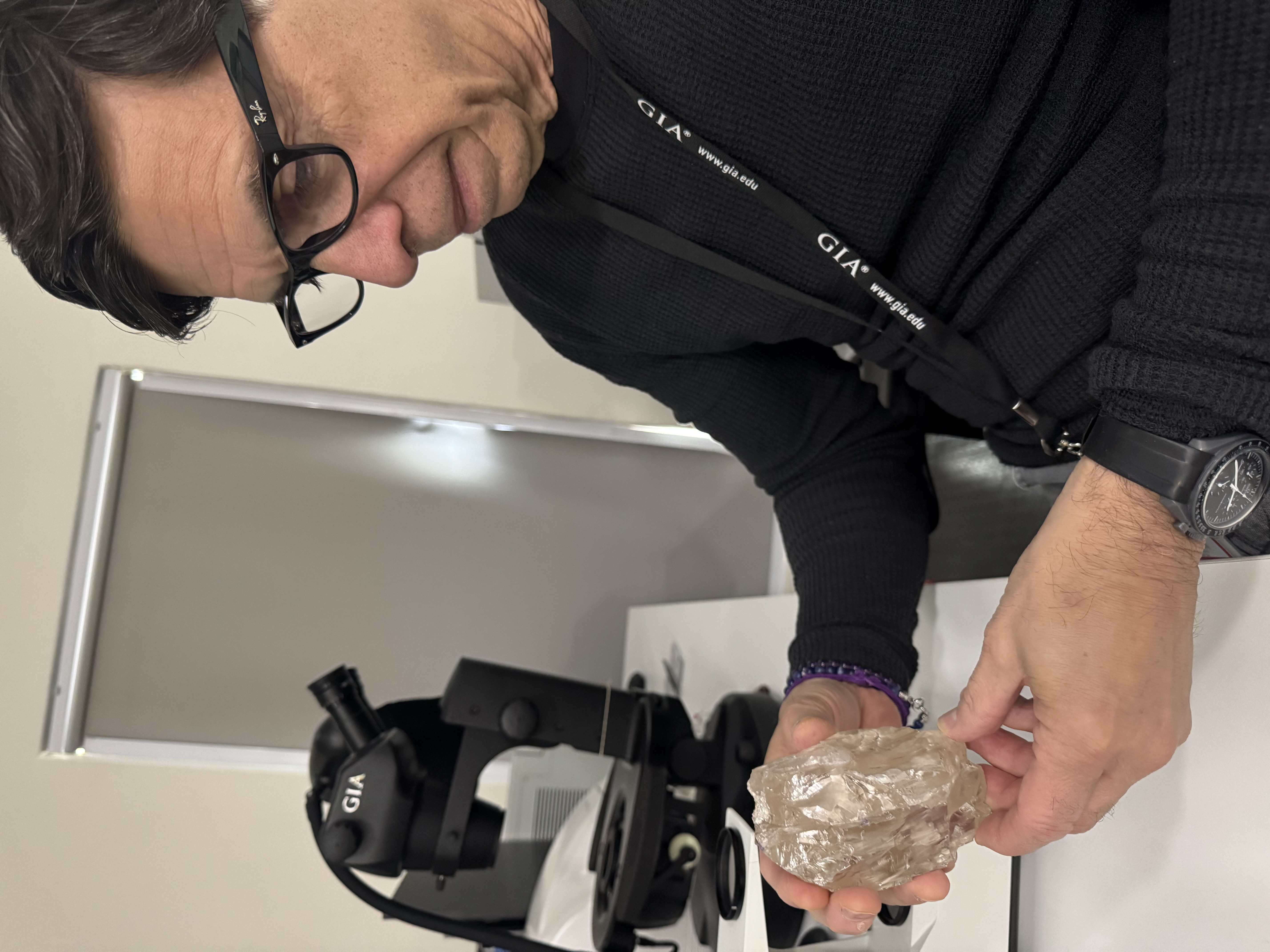 Tom Moses, GIA executive vice president and chief laboratory and research officer, examining the 2,488.32 carat Motswedi diamond at the GIA laboratory in Gaborone, Botswana, in July 2025. © GIA; photo by Wuyi Wang.