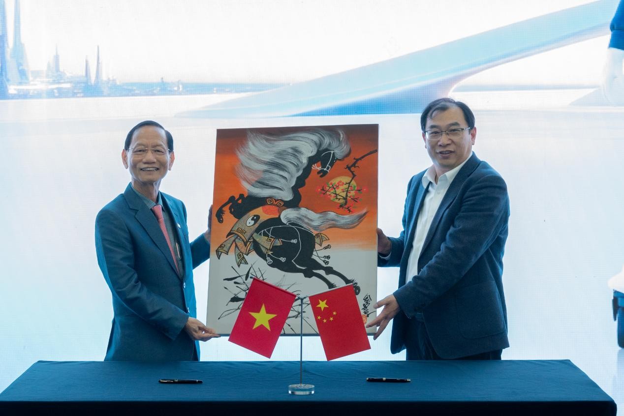 AiMOGA Robotics and Geleximco Group Exchange Gifts