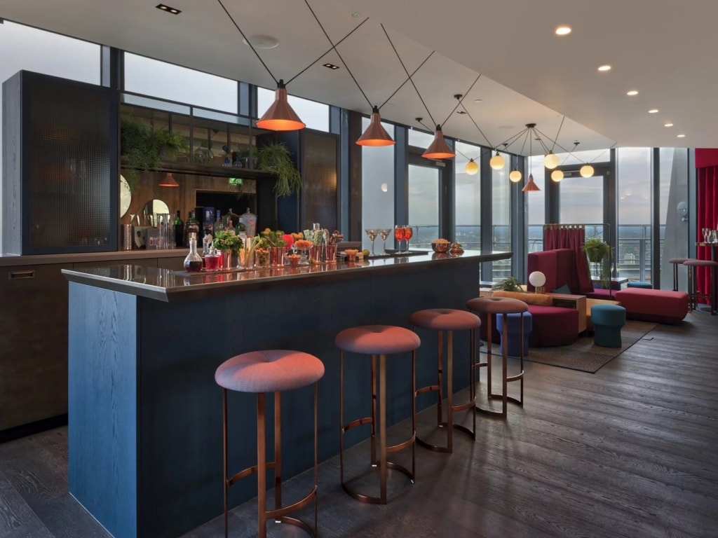 UNCLE_Interior02_large