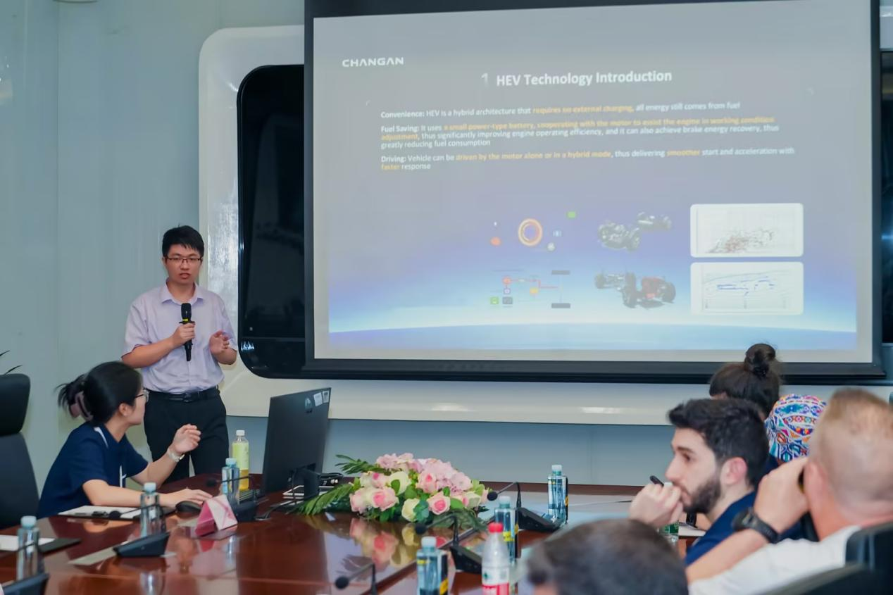 Dr. Yan Bowen presents Changan's hybrid technology innovations