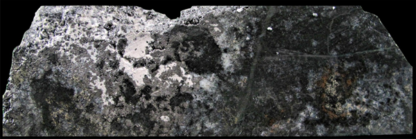 Figura 6 – Mineralización de Au-Ag-Cu en el pozo de perforación CHT-DDH-043 (brecha 8)