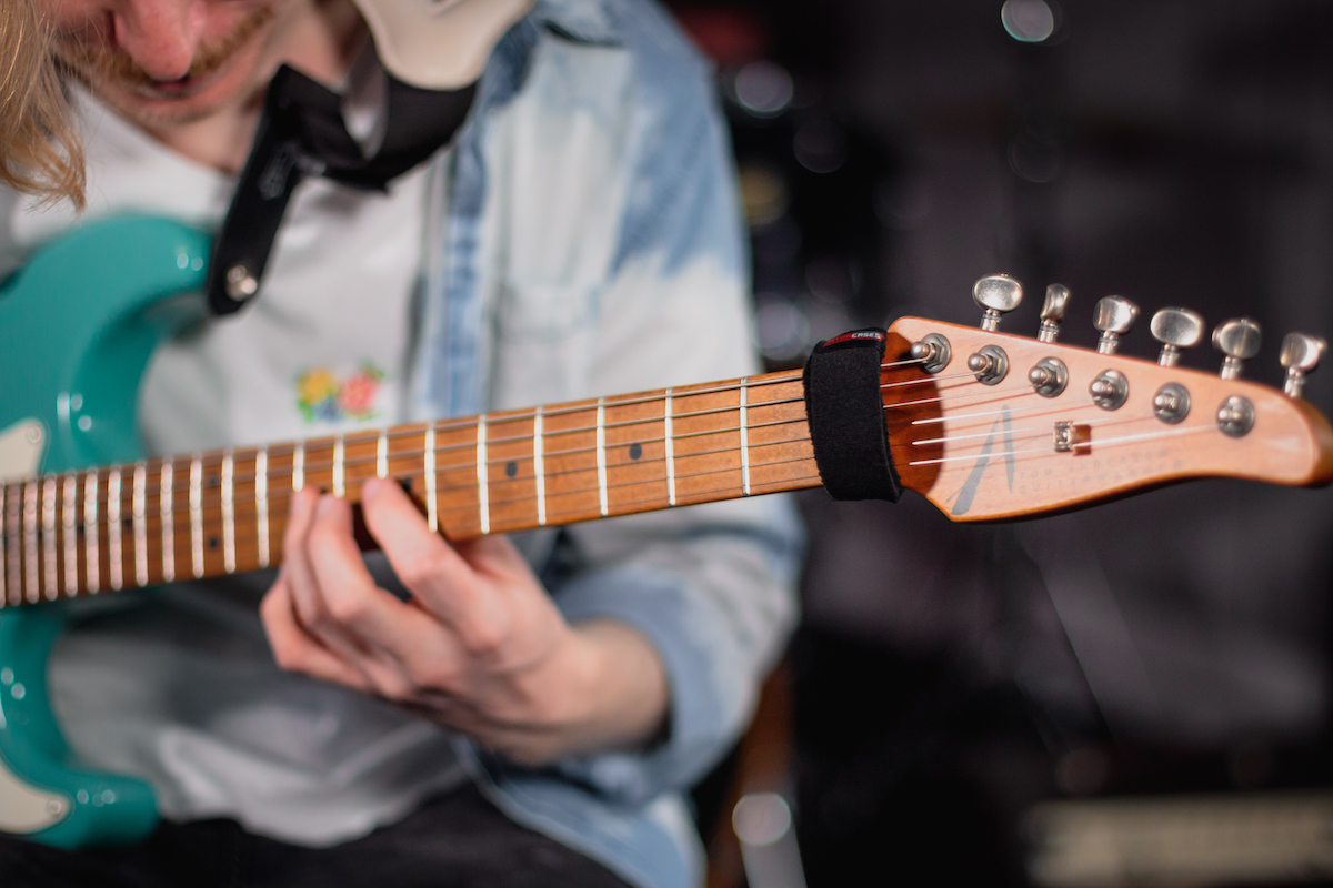 Gator Artist Playing with Fret Mute