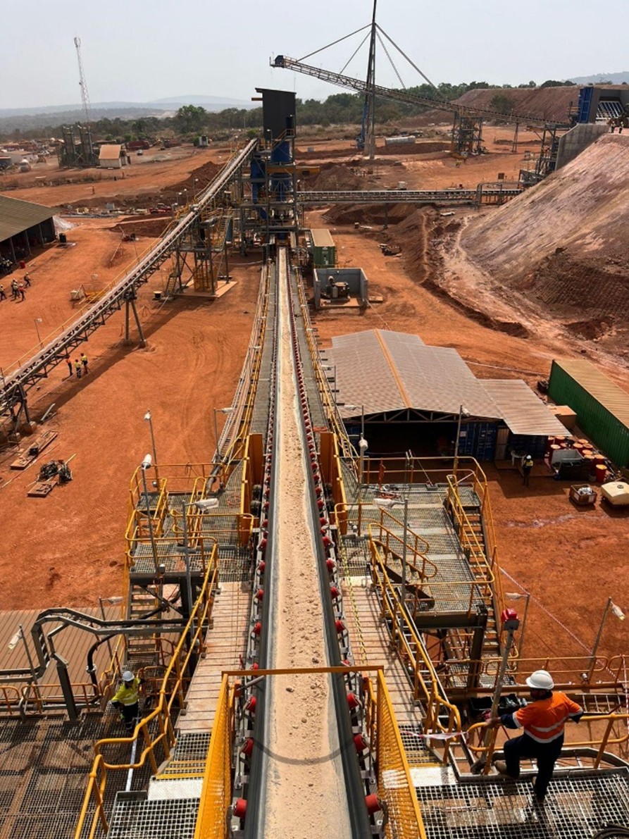 Kiniéro delivers first ore to mill and commences operations