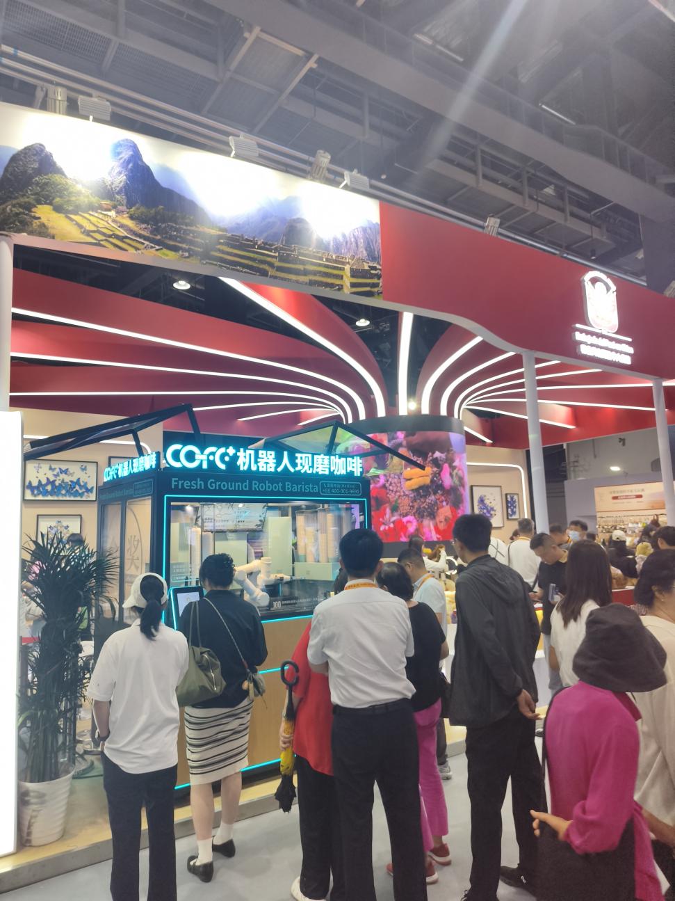 COFEPLUS 7th Gen robot coffee kiosk attracted crowds at the 2026 China International Fair for Trade in Services