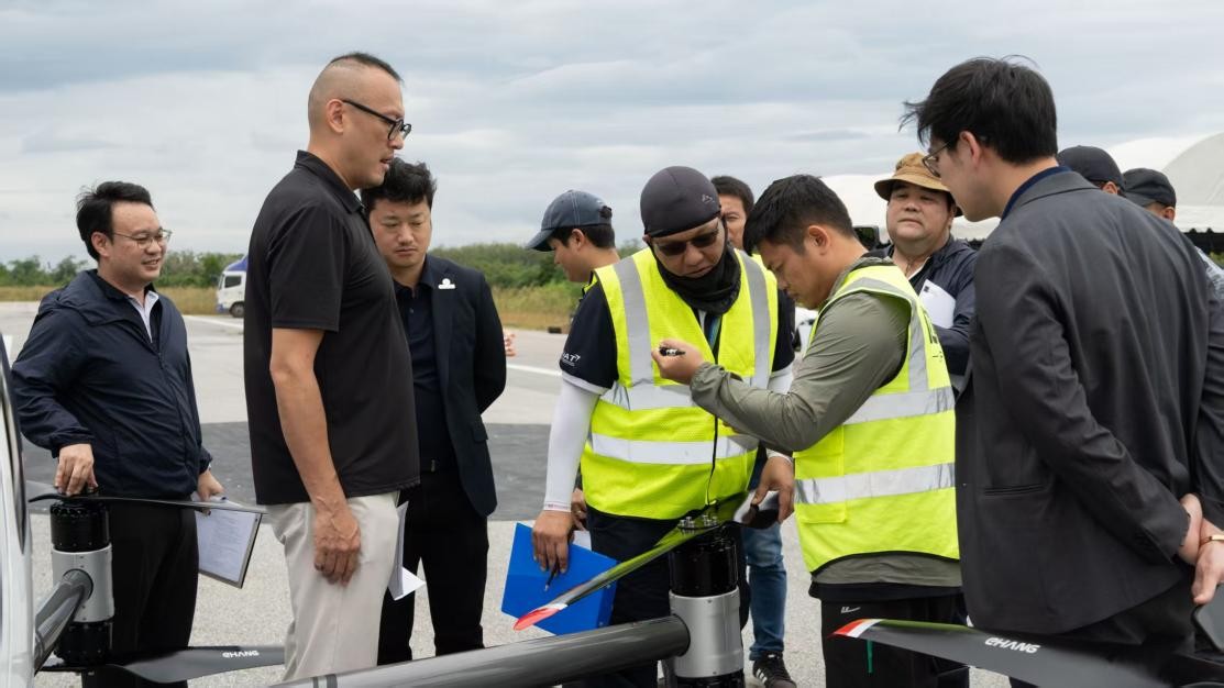 (Image: EHang and CAAT’s UAM team held in-depth discussions)