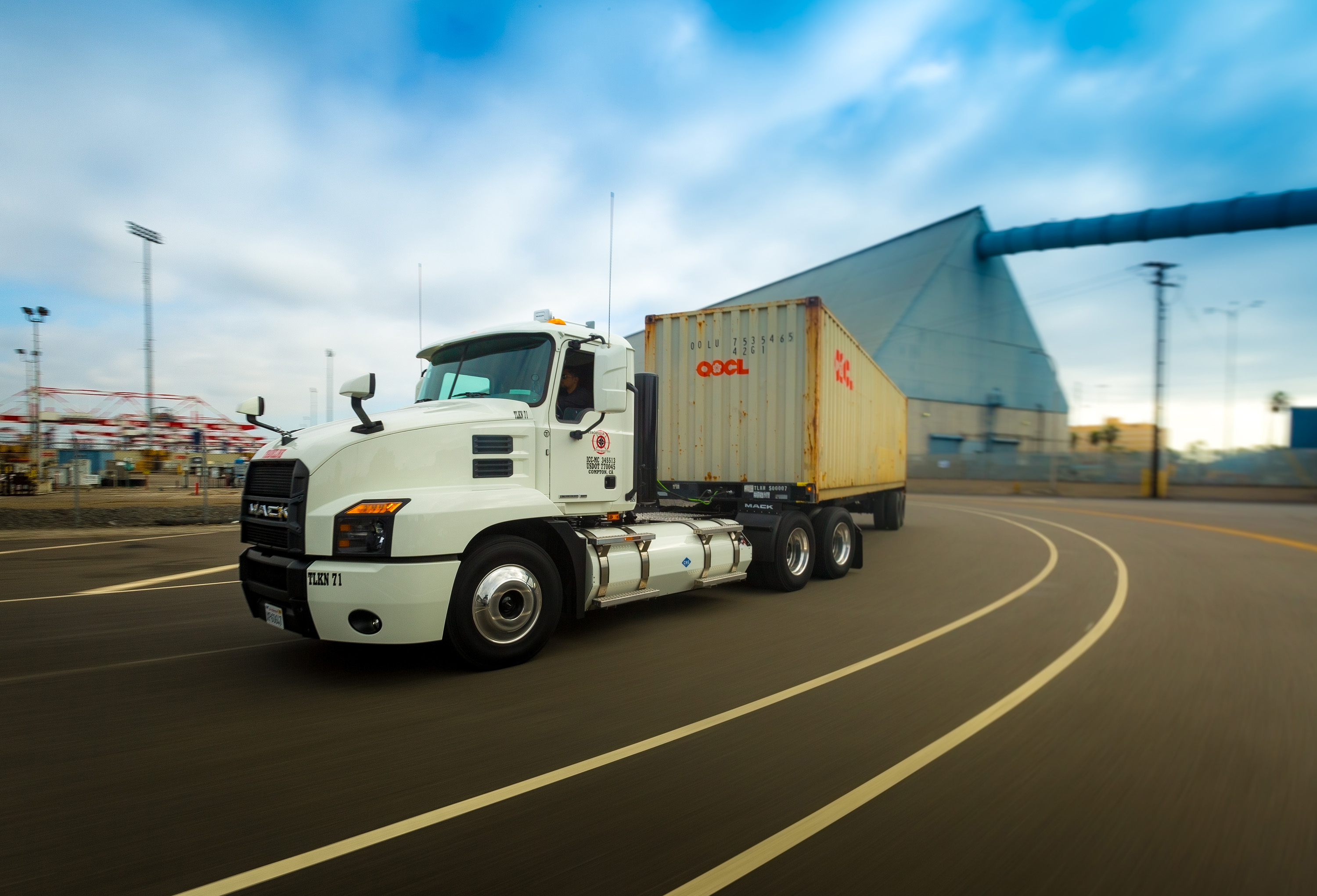 A class-8 CNG-powered Mack Anthem DayCab from Tradelink Transport hauling freight from the San Pedro Bay port complex.