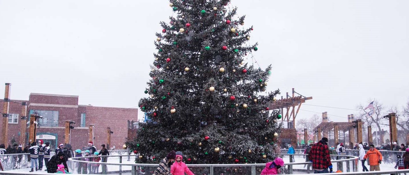 Located in the heart of downtown, discover the city's outdoor ice skating rink at David Street Station. 