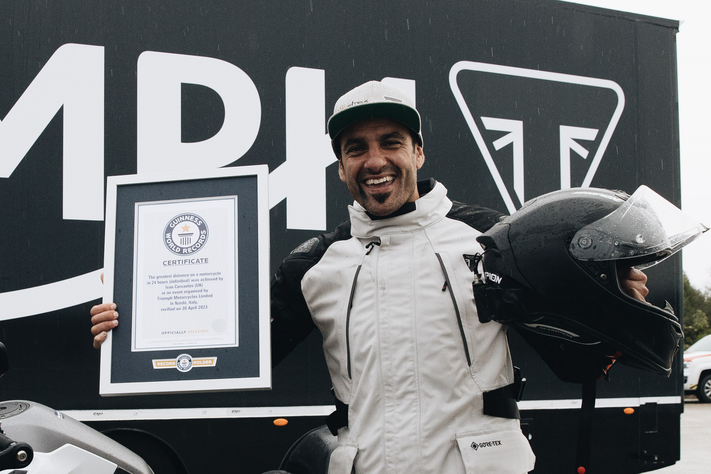 Iván Cervantes with GUINNESS WORLD RECORDS™ Award - Triumph Motorcycles 
